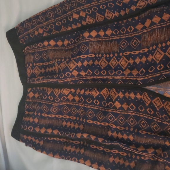 Long split skirt - Picture 2 of 3